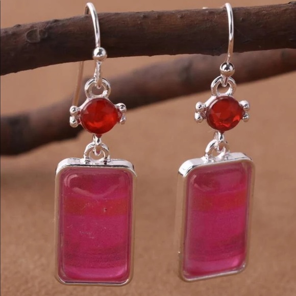 Jewelry - $4 🌻 NEW Hot Pink Geometric Dangle Earrings